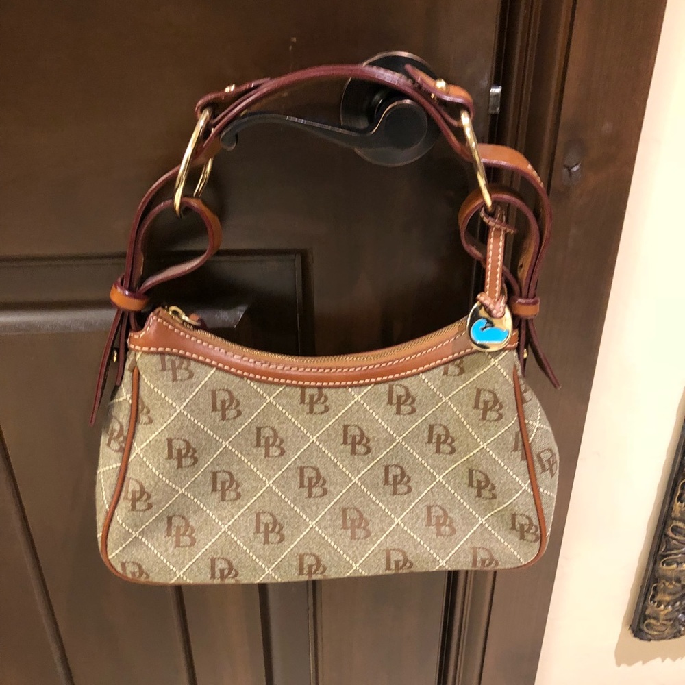 Tan signature Dooney bag.